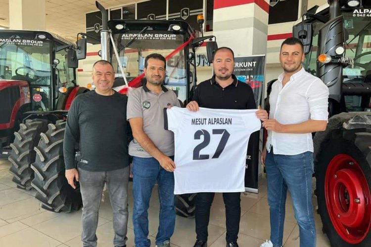 Nizip Gücü Spor Kulübü'nden Mesut Alpaslan'a Forma