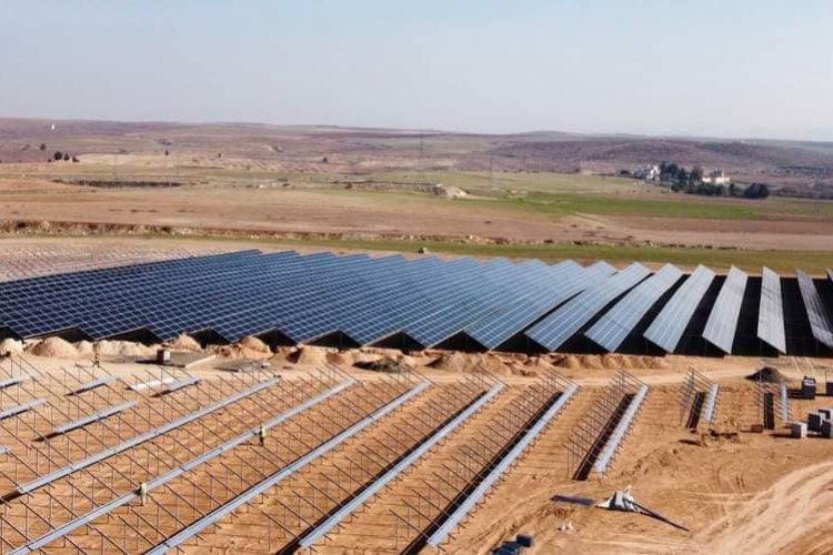 Barak güneş enerjisi ile sulaniyor