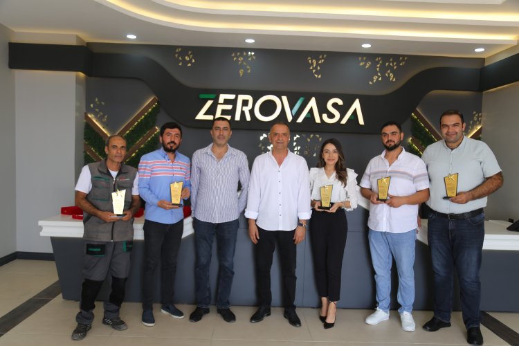 Zerovasa Lidaş’dan Personellere Plaket Zerovasa Lidaş’dan Personellere Plaket