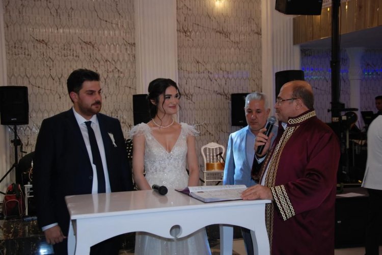 Pekmez ve Ceyhan Ailesinin Mutlu Günü Pekmez ve Ceyhan Ailesinin Mutlu Günü