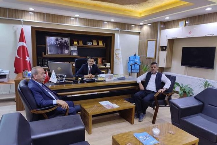Hayırsever Cankesen'den İlçe Müftülüğüne Ziyaret Hayırsever Cankesen'den İlçe Müftülüğüne Ziyaret