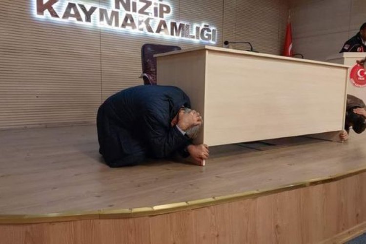 'Çök-Kapan-Tutun' tatbikatı! Sirenler önlem için çaldı: Türkiye Düzce Depremi'ni yaşa