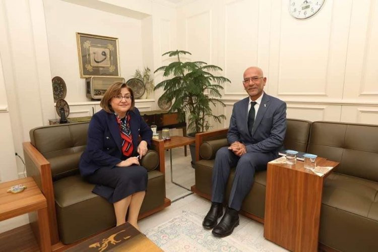 Oda Başkanı Canpolat'tan Büyükşehir Belediye Başkanı Şahin'e Ziyaret Oda Başkanı Canpolat'tan Büyükşehir Belediye Başkanı Şahin'e Ziyaret