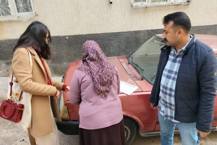 Kapı Kapı Gezip Çocukları Okula Kazandırıyorlar