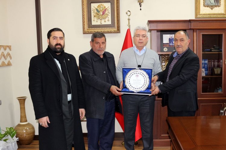 Nizip Madeni Sanatkarlar Odası’ndan NTO Başkanı Özyurt’a Teşekkür Nizip Madeni Sanatkarlar Odası’ndan NTO Başkanı Özyurt’a Teşekkür