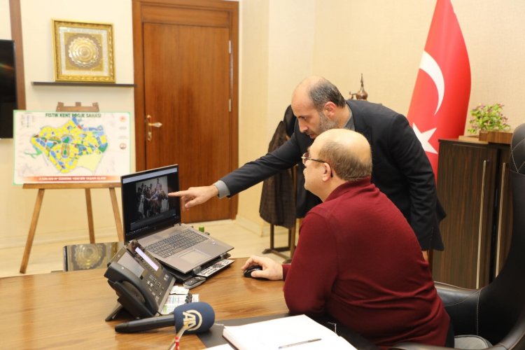 Başkan Sarı AA'nın "Yılın Fotoğrafları" oylamasına katıldı Başkan Sarı AA'nın "Yılın Fotoğrafları" oylamasına katıldı