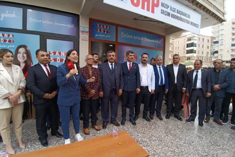 CHP Nizip'te miting gibi bayramlaşma CHP Nizip'te miting gibi bayramlaşma