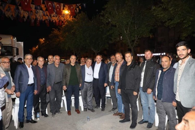 AK Parti Seçim Bürosu dolup taşıyor AK Parti Seçim Bürosu dolup taşıyor