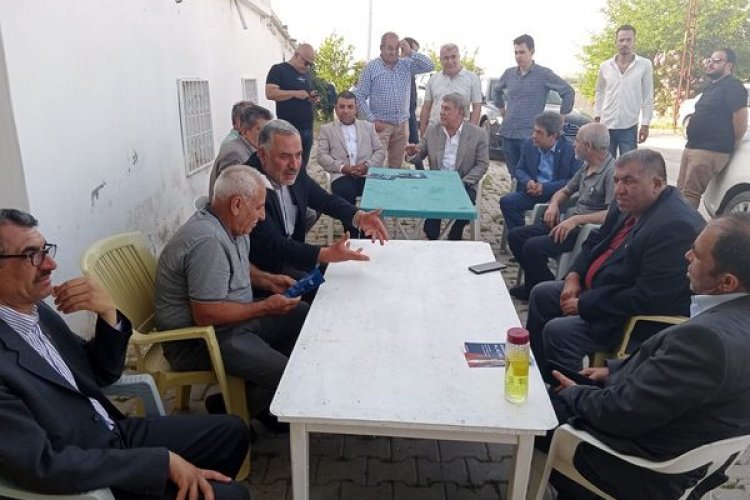 CHP Heyeti Köy Halkının Sorunlarını Dinliyor CHP Heyeti Köy Halkının Sorunlarını Dinliyor