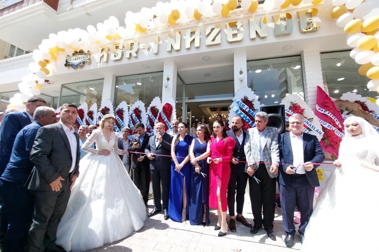 Asr-ı Nazende Gelinlik Mağazası hizmete açıldı Asr-ı Nazende Gelinlik Mağazası hizmete açıldı