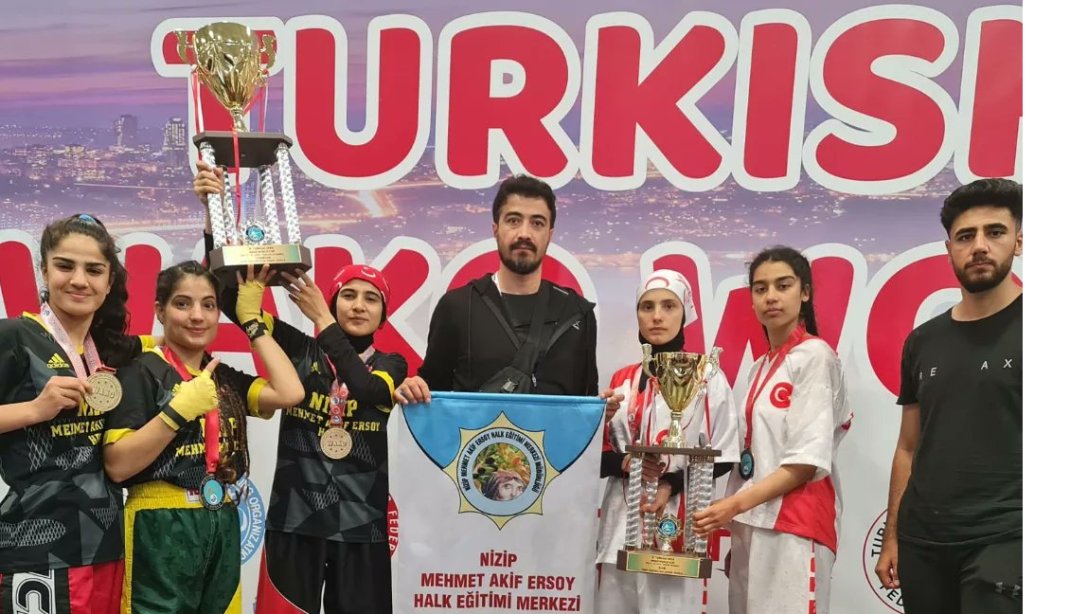 Uluslararası Kick Boks Şampiyonası'nda Dünya Şampiyonuyuz Uluslararası Kick Boks Şampiyonası'nda Dünya Şampiyonuyuz