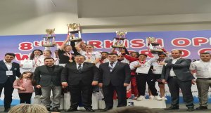 Uluslararası Kick Boks Şampiyonası'nda Dünya Şampiyonuyuz Uluslararası Kick Boks Şampiyonası'nda Dünya Şampiyonuyuz