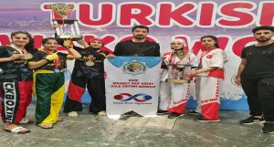 Uluslararası Kick Boks Şampiyonası'nda Dünya Şampiyonuyuz Uluslararası Kick Boks Şampiyonası'nda Dünya Şampiyonuyuz