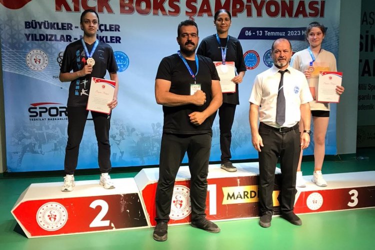 Kick Boks şampiyonasında Türkiye Birincisi Oldu