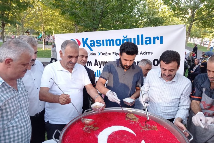 Nizip Belediyesi'nden aşure ikramı