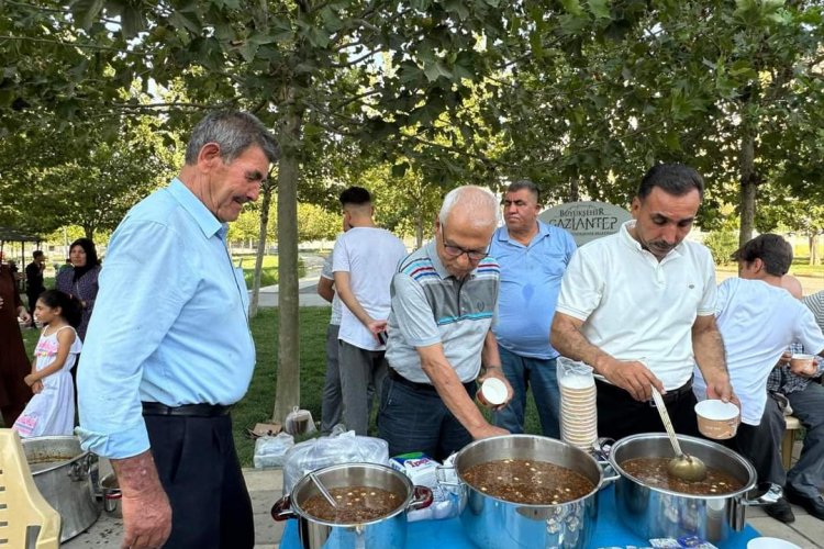 Nizip Belediyesi'nden aşure ikramı