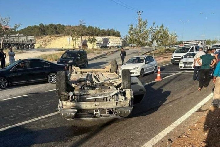 Otomobil Takla Attı, 2 Kişi Yaralandı! Otomobil Takla Attı, 2 Kişi Yaralandı!