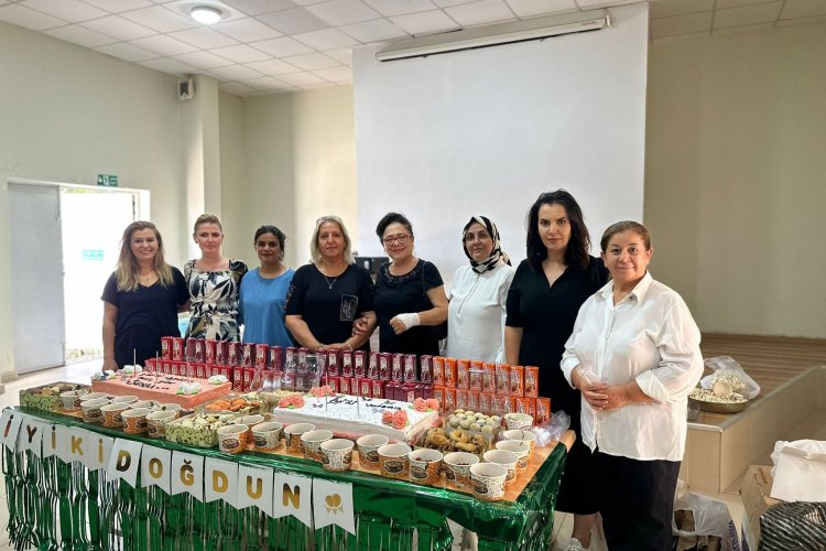 Gaziantep'te yetim çocuklar yaş pasta ve hediyelerle sevindirildi Gaziantep'te yetim çocuklar yaş pasta ve hediyelerle sevindirildi
