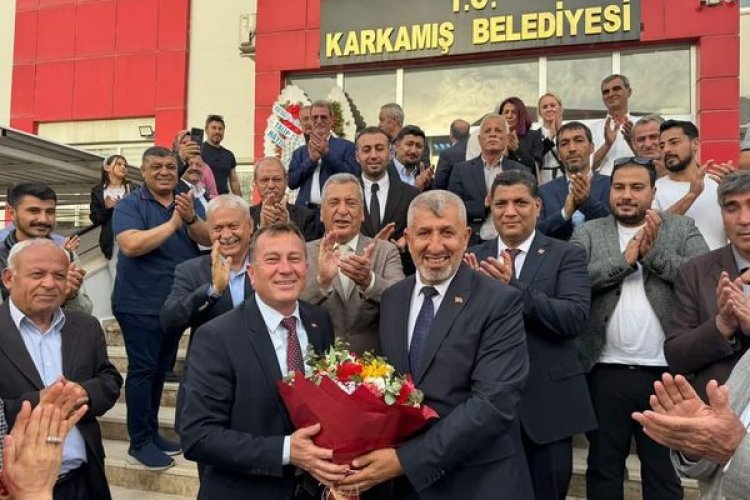 Karkamiş’ta ali doğan bayraği mustafa güzel’e devretti