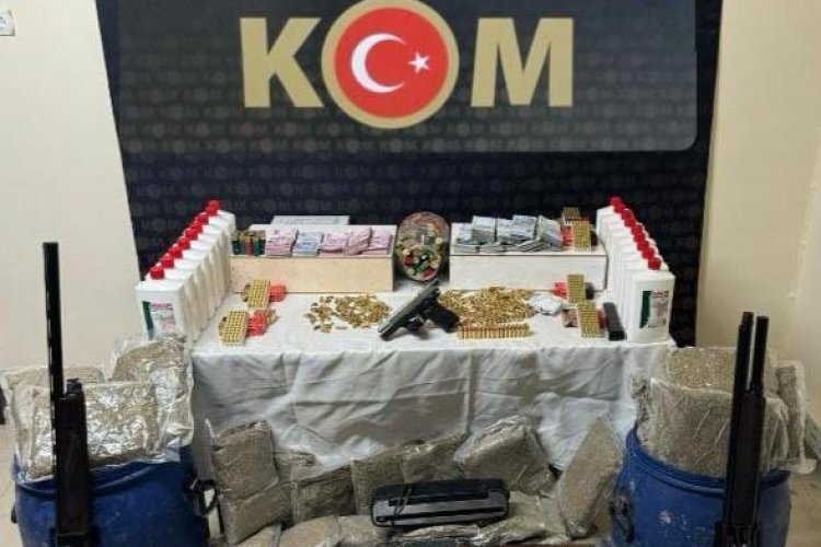 Nizip'te Kaçak Silah ve ********** Operasyonu Nizip'te Kaçak Silah ve ********** Operasyonu