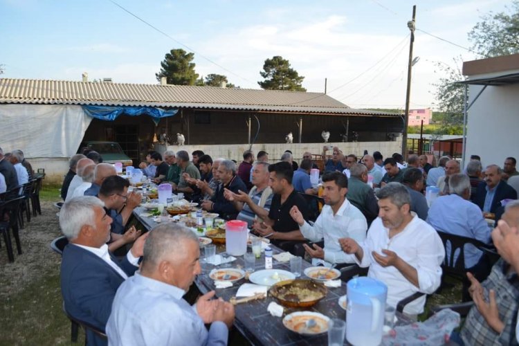 Muhtar Çiçek'ten birlik ve beraberlik yemeği Muhtar Çiçek'ten birlik ve beraberlik yemeği