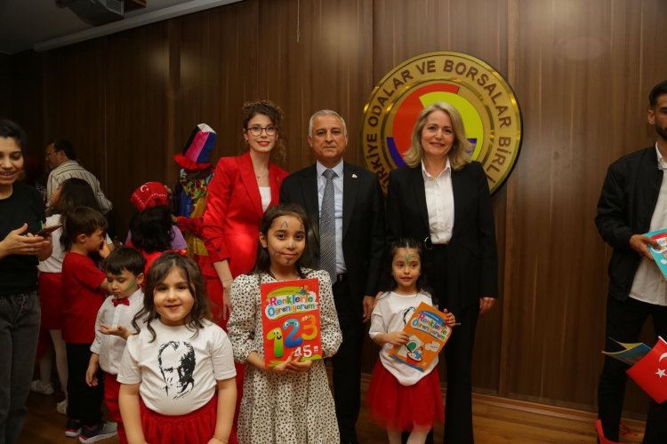 Nizip'te minik yüreklerin 23 Nisan coşkusu Nizip'te minik yüreklerin 23 Nisan coşkusu
