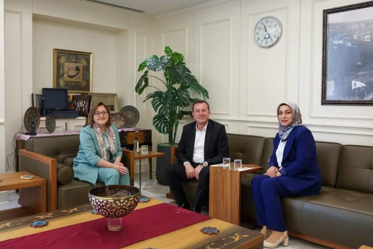 Başkan Doğan'dan Büyükşehir Belediye Başkanı Şahin'e Ziyaret Etti Başkan Doğan'dan Büyükşehir Belediye Başkanı Şahin'e Ziyaret Etti