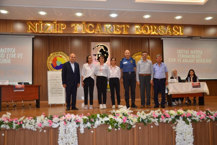 Liseler arasi münazara yarişmasinin finali ntb’de yapildi Liseler arasi münazara yarişmasinin finali ntb’de yapildi