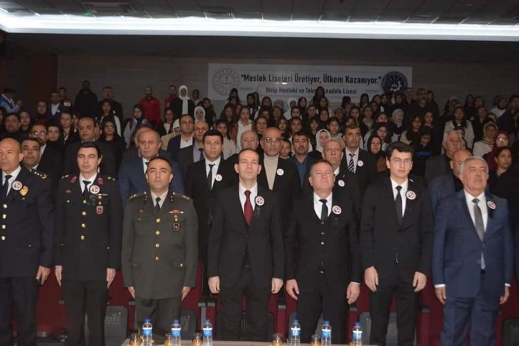 Nizip’te 10 Kasım Atatürk’ü Anma Programı Coşkuyla Gerçekleştirildi Nizip’te 10 Kasım Atatürk’ü Anma Programı Coşkuyla Gerçekleştirildi