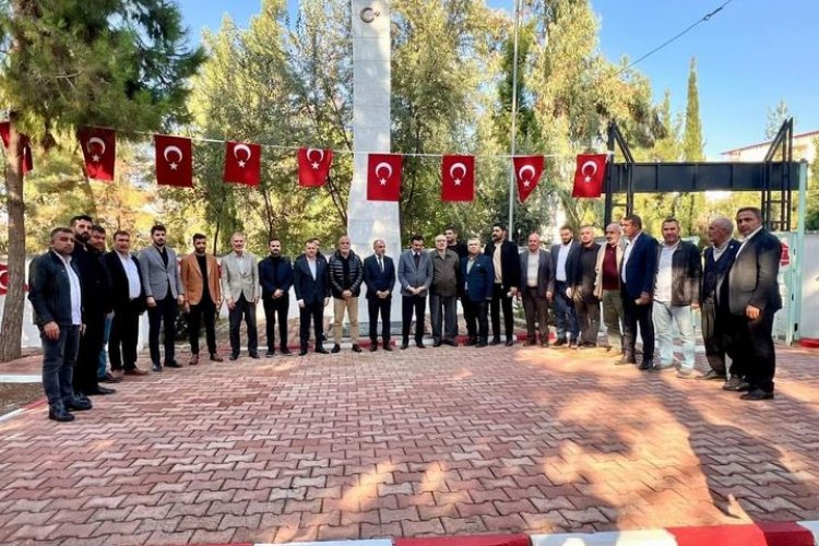 AK Parti İlçe Başkanı Yakup Karakuş, Şehitlik Ziyaretinde Dua Etti AK Parti İlçe Başkanı Yakup Karakuş, Şehitlik Ziyaretinde Dua Etti