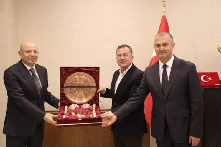 Hayırsever İşadamlarından Belediye Başkanı Doğan'a Ziyaret: Nizip'in Ekonomik Kalkınm Hayırsever İşadamlarından Belediye Başkanı Doğan'a Ziyaret: Nizip'in Ekonomik Kalkınm