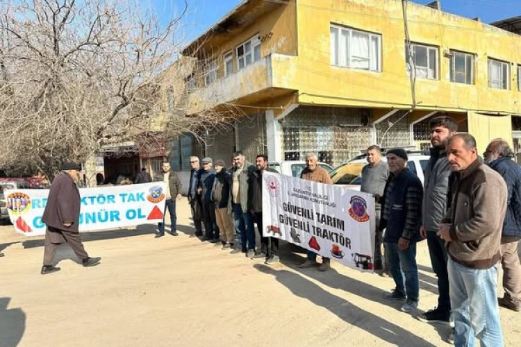 Nizip İlçe Jandarma Komutanlığı'ndan Çiftçilere Güvenli Tarım ve Güvenli Traktör Eğit Nizip İlçe Jandarma Komutanlığı'ndan Çiftçilere Güvenli Tarım ve Güvenli Traktör Eğit