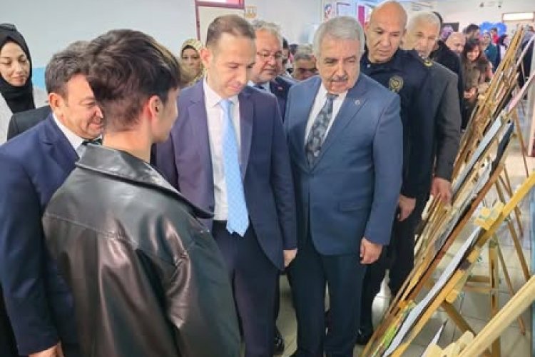 "Sağlıkta Sanatın İzleri" Sergisi ve Müzik Dinletisi Yoğun İlgi Gördü "Sağlıkta Sanatın İzleri" Sergisi ve Müzik Dinletisi Yoğun İlgi Gördü