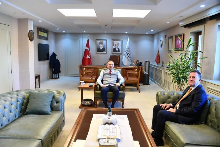 Belediye Başkanı Doğan, Vali Çeber’i ziyaret etti Belediye Başkanı Doğan, Vali Çeber’i ziyaret etti