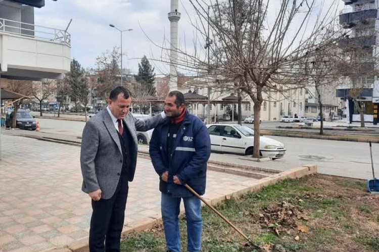 Doğan, sahadaki personelleriyle bir arada Doğan, sahadaki personelleriyle bir arada