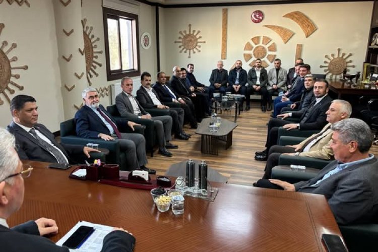 CHP Gaziantep İl Başkanı Reis Reisoğlu ve İlçe Başkanlarından Nizip Ticaret Odası’na CHP Gaziantep İl Başkanı Reis Reisoğlu ve İlçe Başkanlarından Nizip Ticaret Odası’na