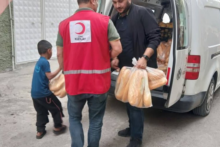 Türk Kızılayı Nizip Şubesi'nden Ramazan Ayında Anlamlı Yardım Türk Kızılayı Nizip Şubesi'nden Ramazan Ayında Anlamlı Yardım