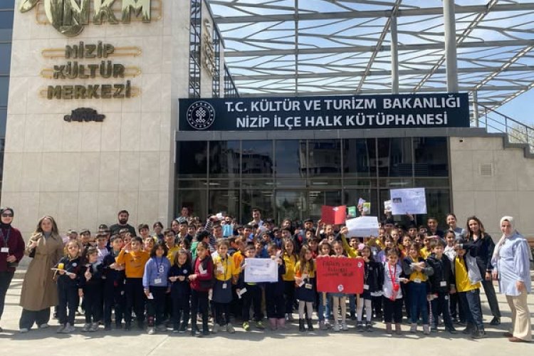 Nizip Final Okulları Öğrencileri Kütüphaneler Haftasında İlçe Halk Kütüphanesini Ziya