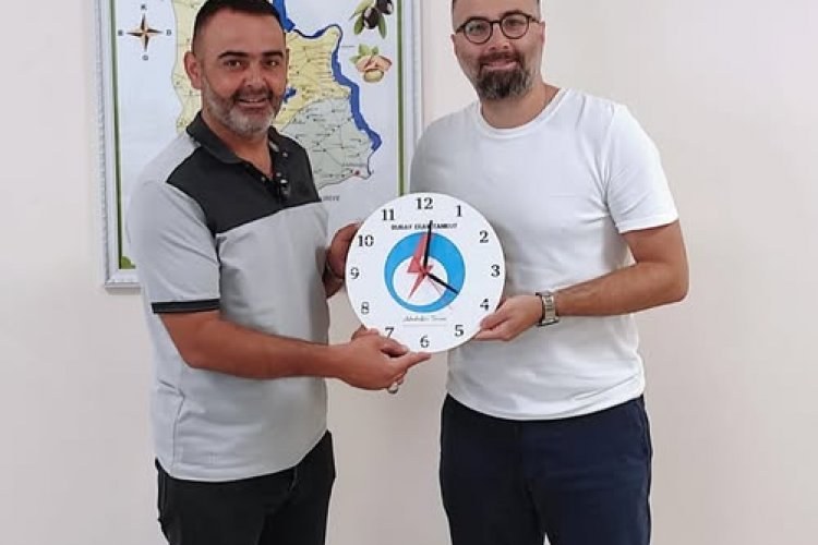 Muhtar Abubekir Turan'dan Enerjisa Müdürü Buray Eray Tankut’a Hayırlı Olsun Ziyareti Muhtar Abubekir Turan'dan Enerjisa Müdürü Buray Eray Tankut’a Hayırlı Olsun Ziyareti
