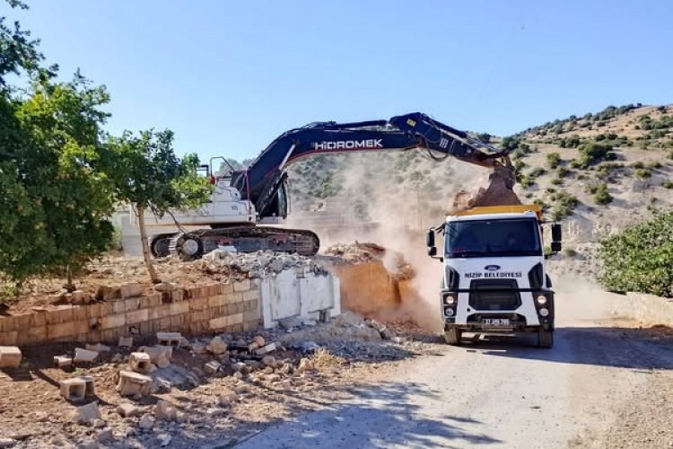 Nizip Belediyesi, ilçenin her köşesine eşit ve etkin hizmet ulaştırmak amacıyla çalış