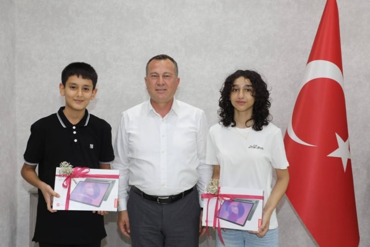 Başkan Doğan, (LGS) Türkiye Birincilerini ağırladı Başkan Doğan, (LGS) Türkiye Birincilerini ağırladı