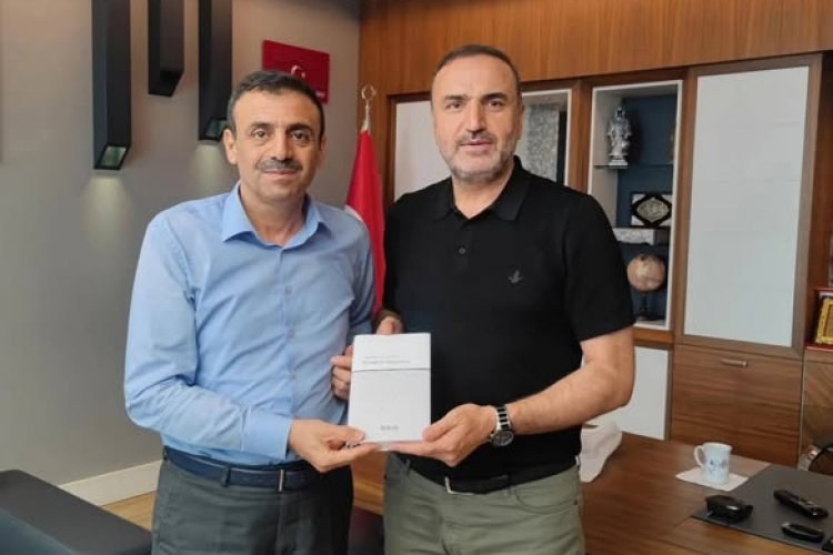 Nizip Müftüsü Özçelik’ten Hayırsever Hasan Basri Büyük’e Teşekkür Ziyareti Nizip Müftüsü Özçelik’ten Hayırsever Hasan Basri Büyük’e Teşekkür Ziyareti