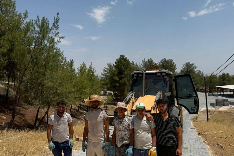 Belkıs Asri Mezarlığı'nda Çevre Düzenlemesi ve Kilit Taşı Çalışması Tamamlandı Belkıs Asri Mezarlığı'nda Çevre Düzenlemesi ve Kilit Taşı Çalışması Tamamlandı