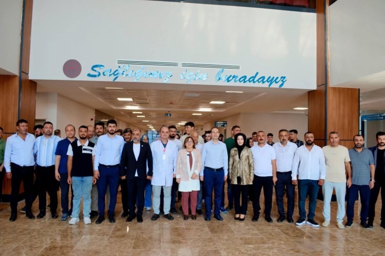 Fatma Şahin'den Nizip’e Çıkarma: Yol, Konut, Hastane ve Gençlik Merkezi Ziyareti Fatma Şahin'den Nizip’e Çıkarma: Yol, Konut, Hastane ve Gençlik Merkezi Ziyareti