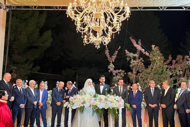 Av. Mustafa Doğan İnal’ın Yeğeni Yunus Emre ile Büşra Dünyaevine Girdi Av. Mustafa Doğan İnal’ın Yeğeni Yunus Emre ile Büşra Dünyaevine Girdi