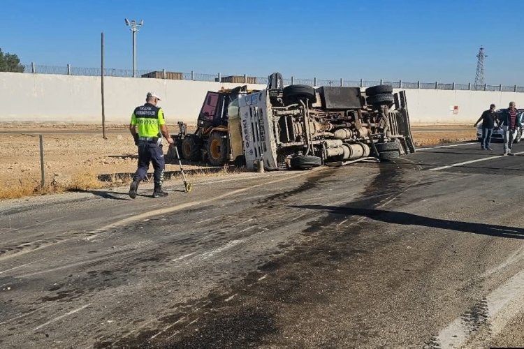 GASKİ’ye Ait Hizmet Aracı Karkamış’ta Kaza Yaptı: İki Kişi Yaralandı