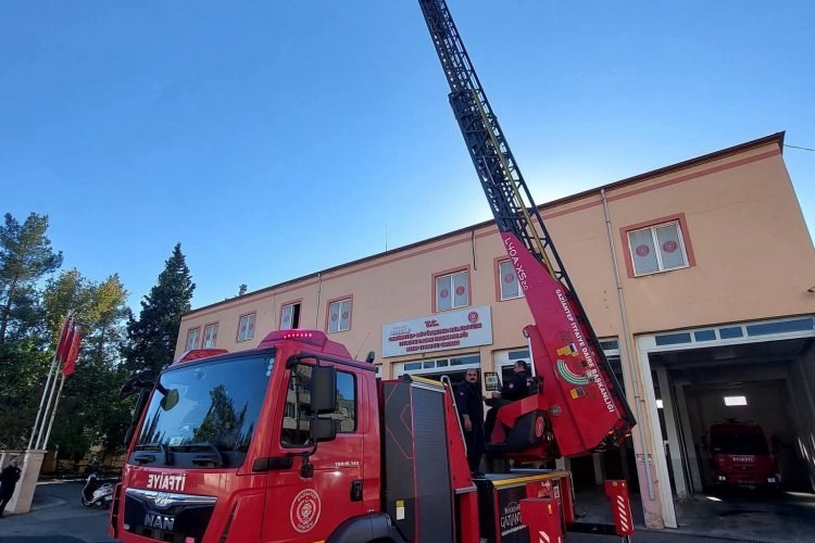 Gaziantep Büyükşehir Belediyesi’nden Nizip’e Güçlü Takviye: Yeni İtfaiye Aracı Hizmet Gaziantep Büyükşehir Belediyesi’nden Nizip’e Güçlü Takviye: Yeni İtfaiye Aracı Hizmet