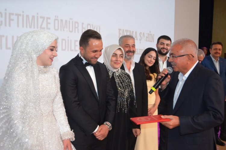 İnal ve Güner Ailelerinin Mutlu Günü: Betül ile Resul Dünyaevine Girdi İnal ve Güner Ailelerinin Mutlu Günü: Betül ile Resul Dünyaevine Girdi