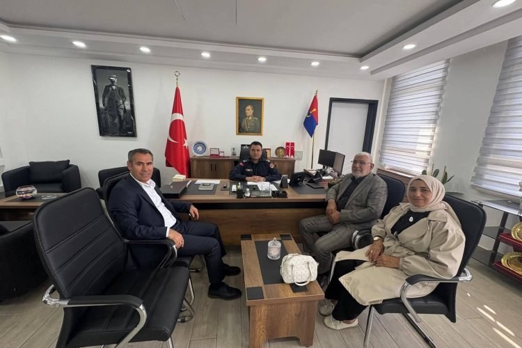 AK Parti Nizip Sosyal Politikalar Başkanlığından Jandarma Komutanlığına Ziyaret AK Parti Nizip Sosyal Politikalar Başkanlığından Jandarma Komutanlığına Ziyaret