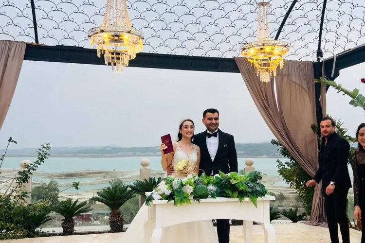 Dr. İbrahim Çetin ile Dr. Figen Çalık Görkemli Bir Düğünle Dünya Evine Girdi Dr. İbrahim Çetin ile Dr. Figen Çalık Görkemli Bir Düğünle Dünya Evine Girdi
